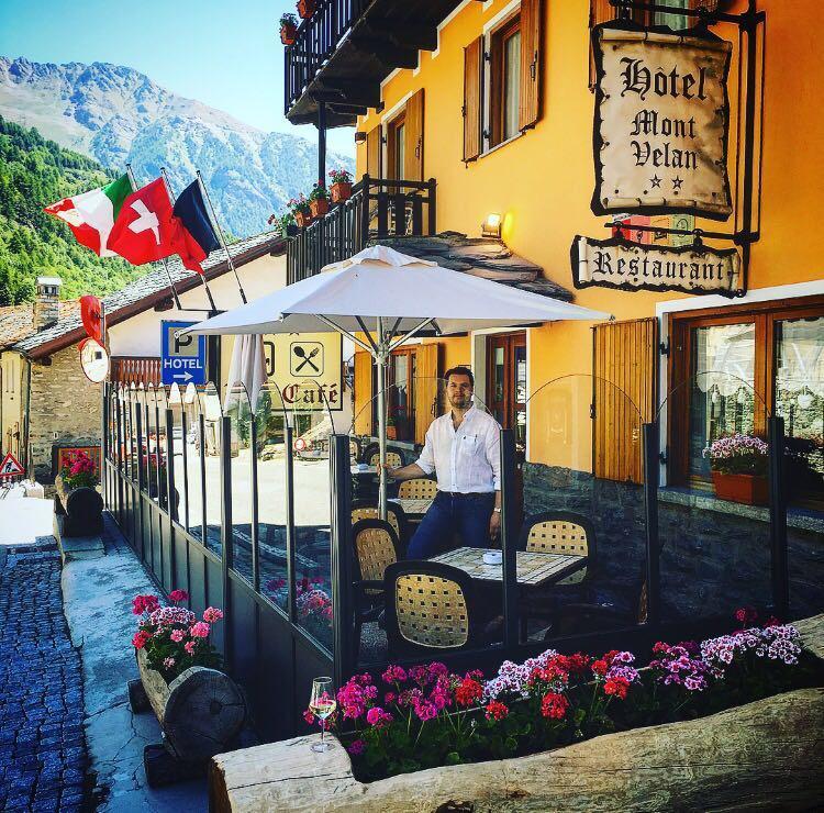 Mont Velan Chambres & Restaurant Saint-Oyen Exterior foto